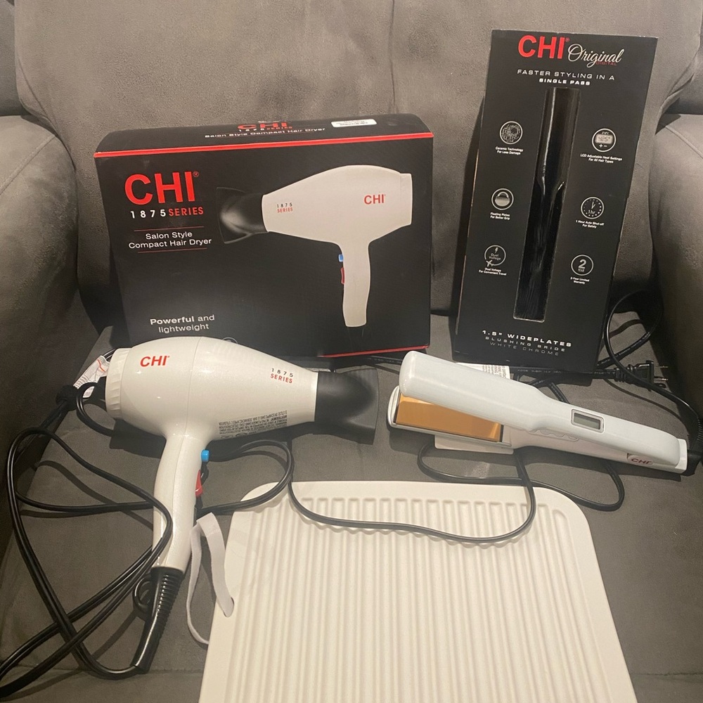 CHI 1875 Series Compact Hair Dryer & CHI Original 1.5" Ceramic Flat Iron
WHITE